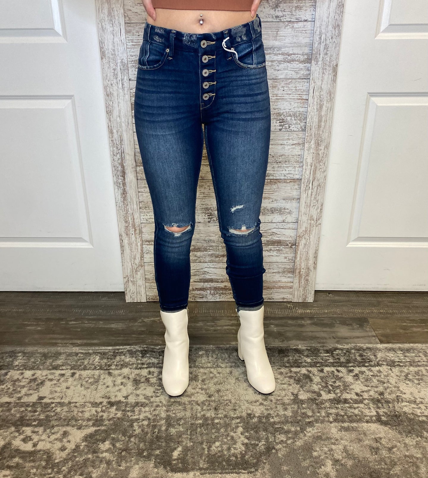 EXPOSED BUTTON HIGH RISE SUPER SKINNY