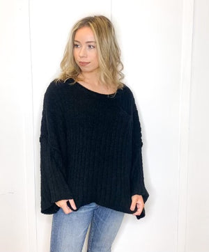 ROUND NECK RELAXED FIT SWEATER